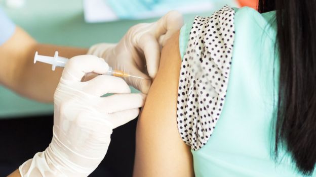 HPV: por que vacinação de adolescentes contra vírus de transmissão sexual que causa câncer não avança no Brasil